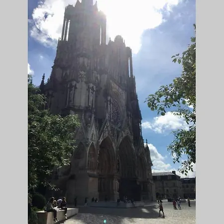 Lägenhet Clovis Luxueux Centre Au Pied De La Cathedrale Reims